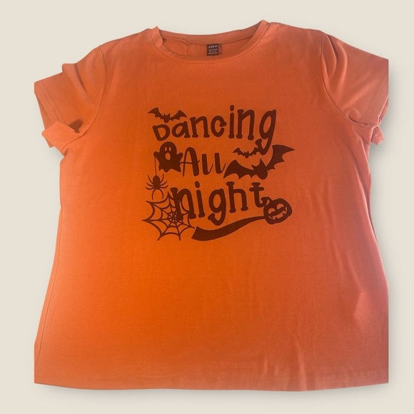 Halloween Graphic T-Shirt, EUC - Picture 3 of 3